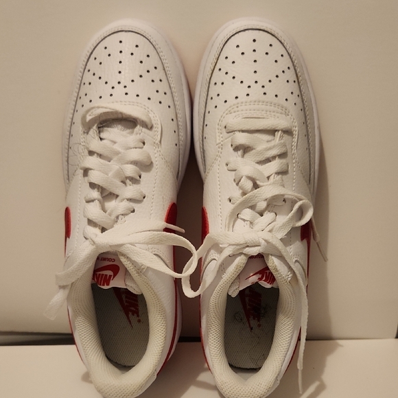 Nike White and Red Women's Sneakers - Picture 6 of 6